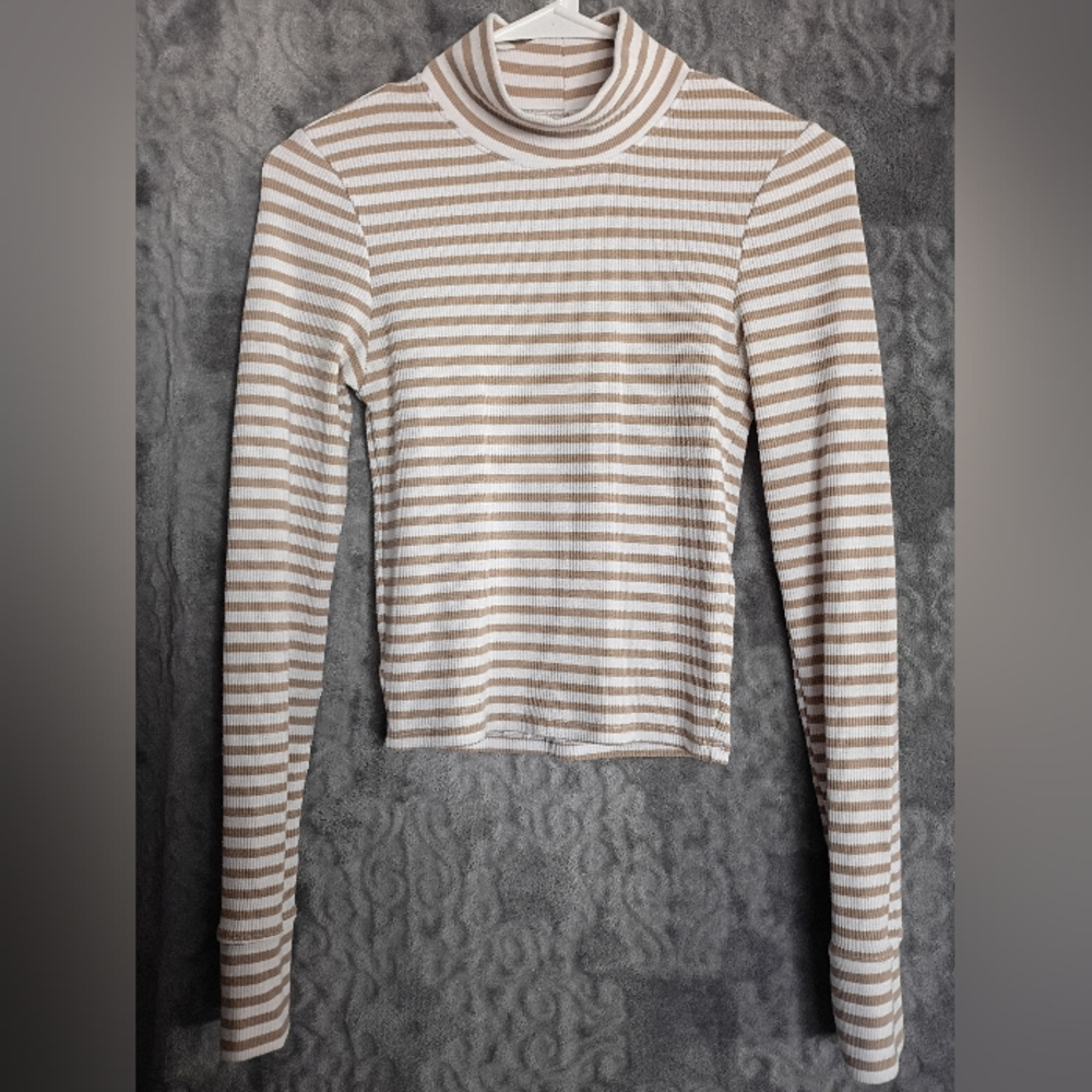 American Eagle Turtleneck